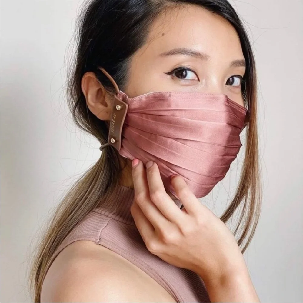 NEW IN PACKAGING Senreve Silk Face Mask in Ash Rose